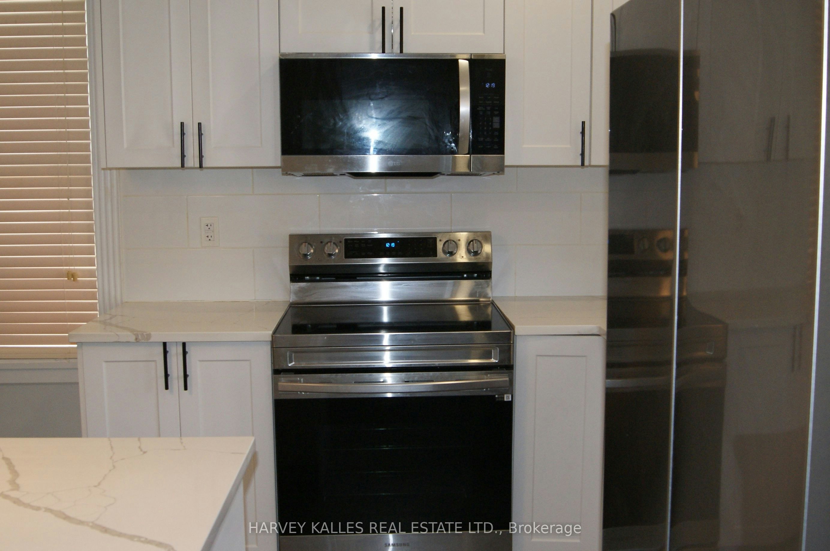 Main/Back-70 Centre Street W, Strathroy, ON, N7G 1T8 - 4