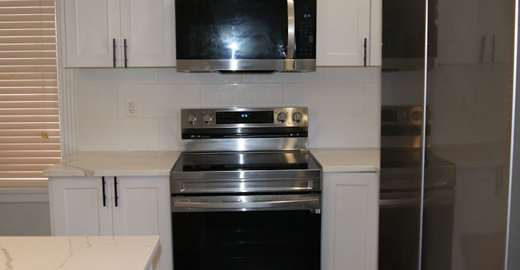 Main/Back-70 Centre Street W, Strathroy, ON, N7G 1T8 - 4