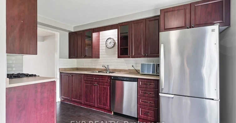 432B Dunvegan Drive, Waterloo, ON, N2K 2C7 - 4