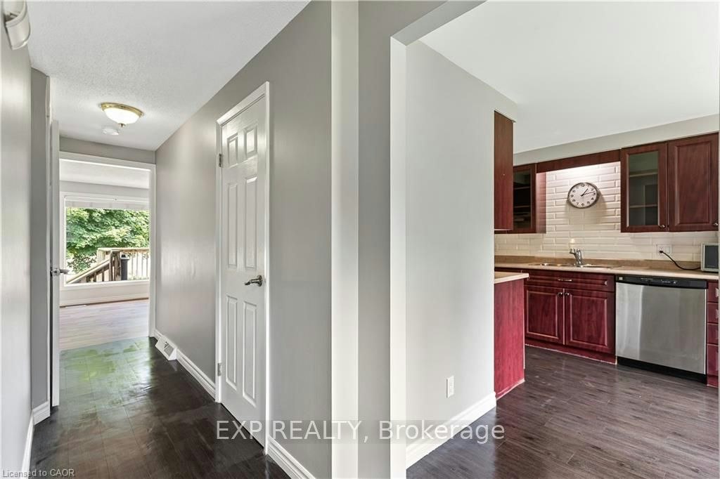 432B Dunvegan Drive, Waterloo, ON, N2K 2C7 - 3