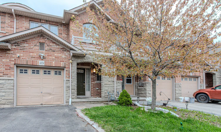 49 Marina Point Crescent N