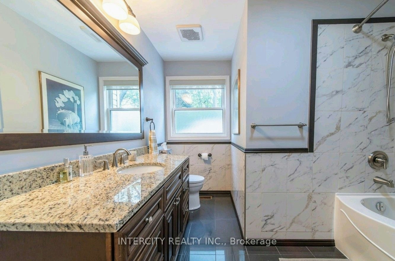 6954 Coach Drive, Niagara Falls, ON, L2G 2J1 - 9