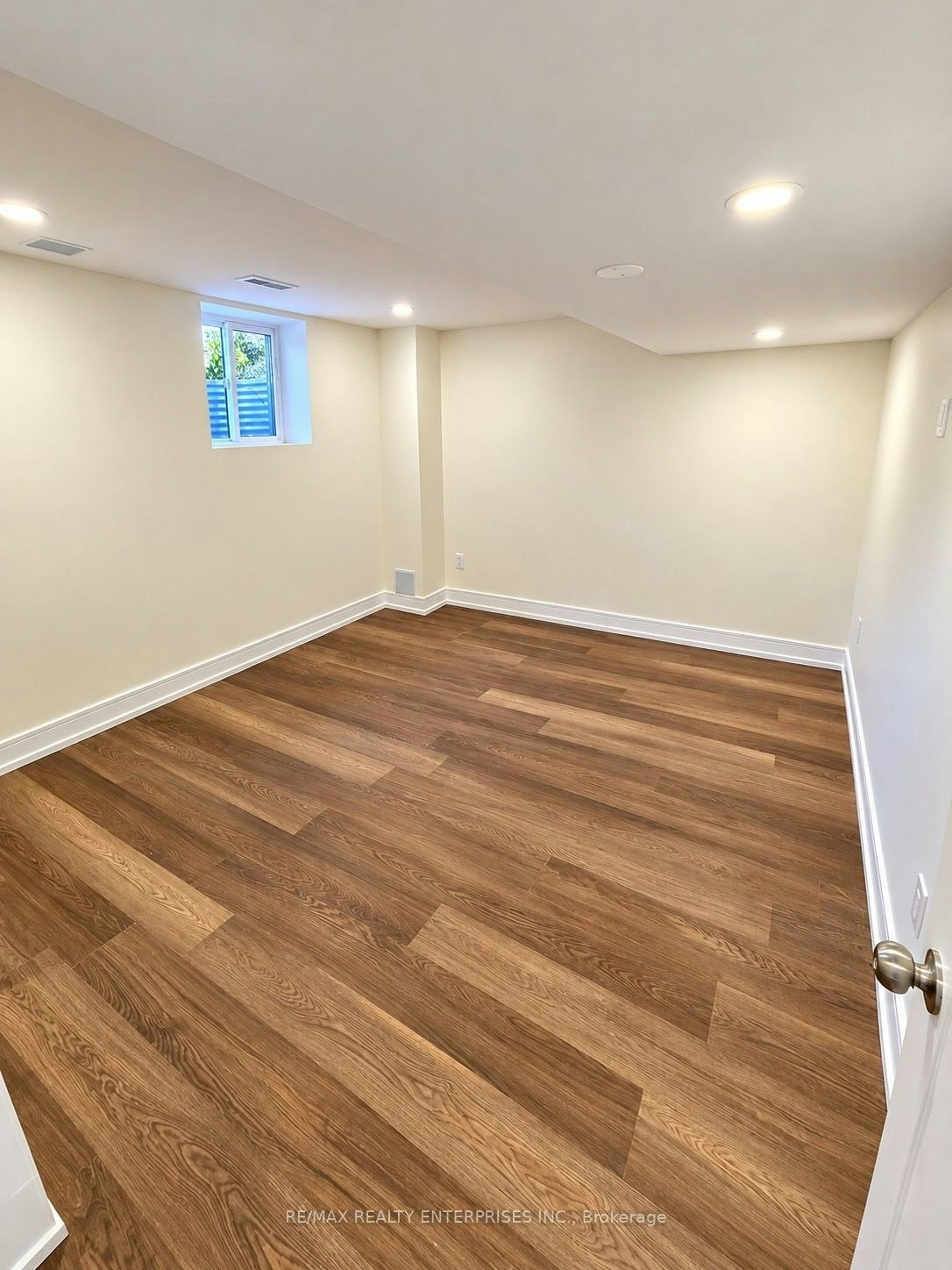 Lower-60 Royal Manor Drive, St. Catharines, ON, L2M 4L6 - 8