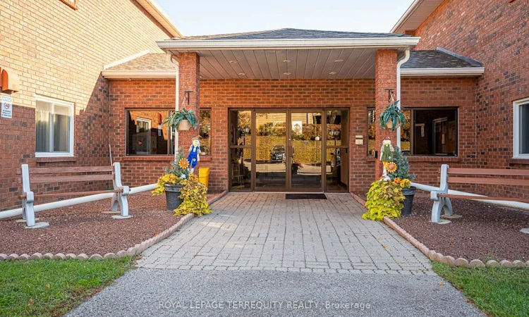211-475 Parkhill Road W