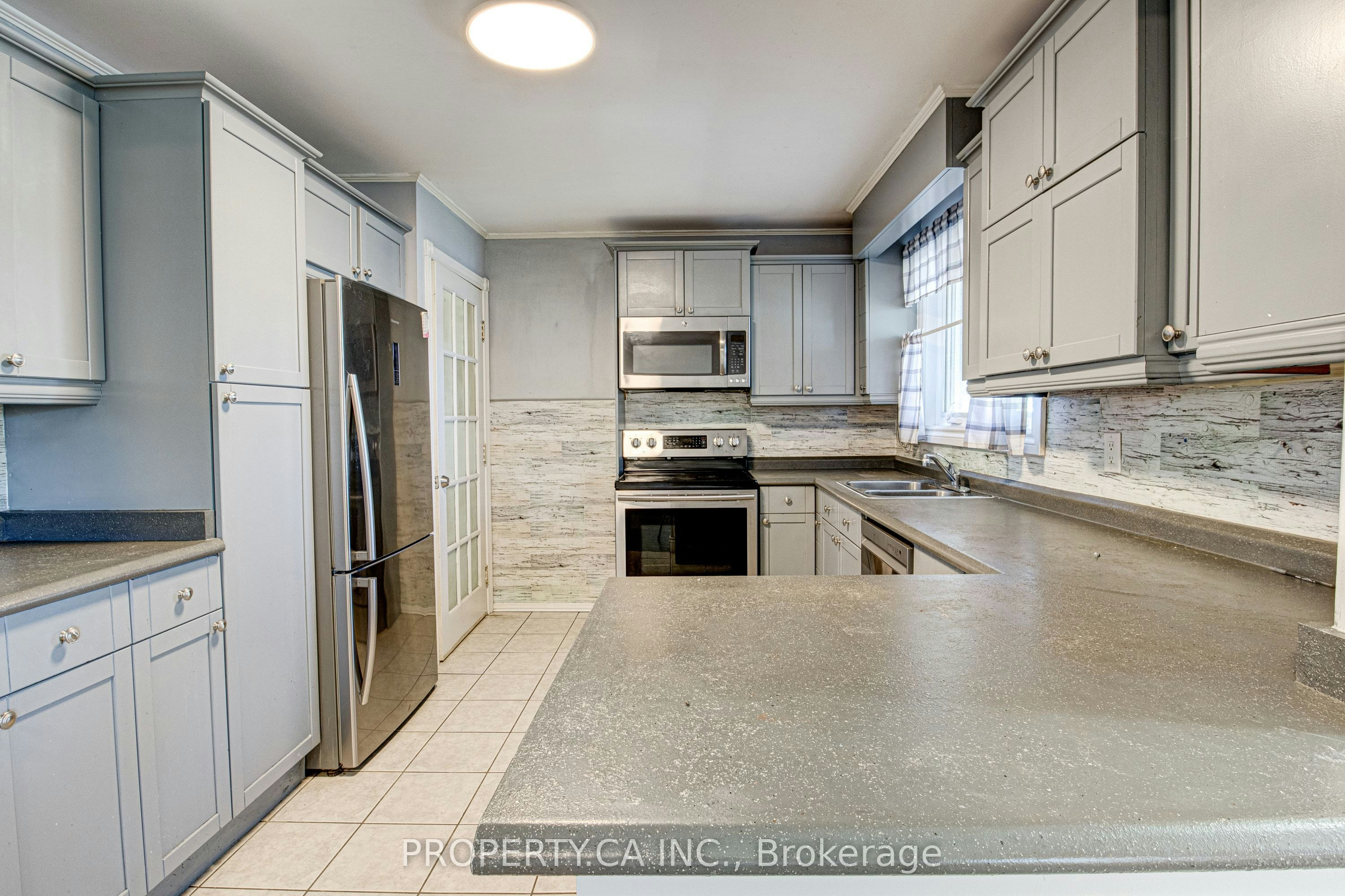 71 Highpark Avenue, Kitchener, ON, N2C 2C3 - 5
