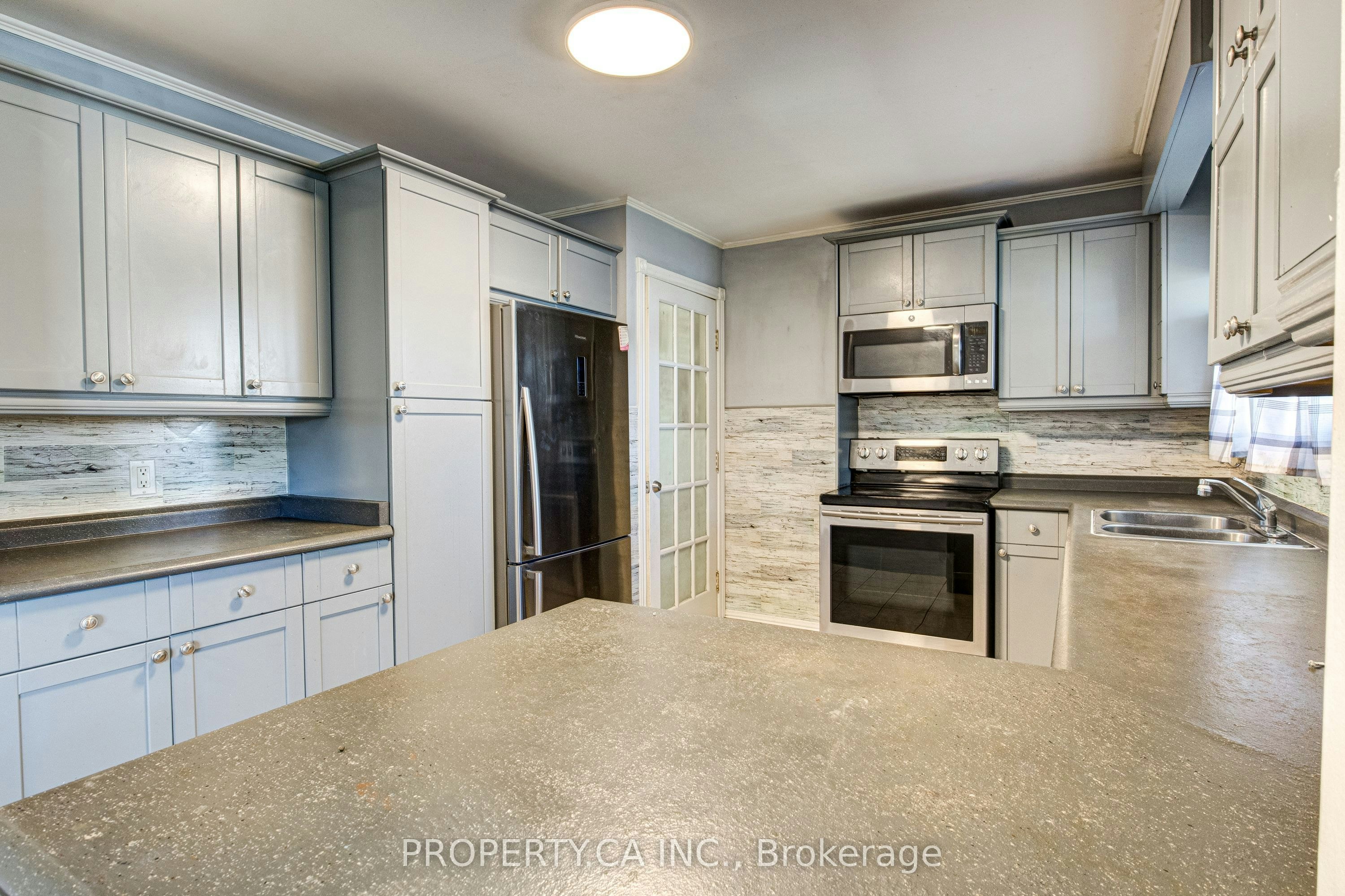 71 Highpark Avenue, Kitchener, ON, N2C 2C3 - 7