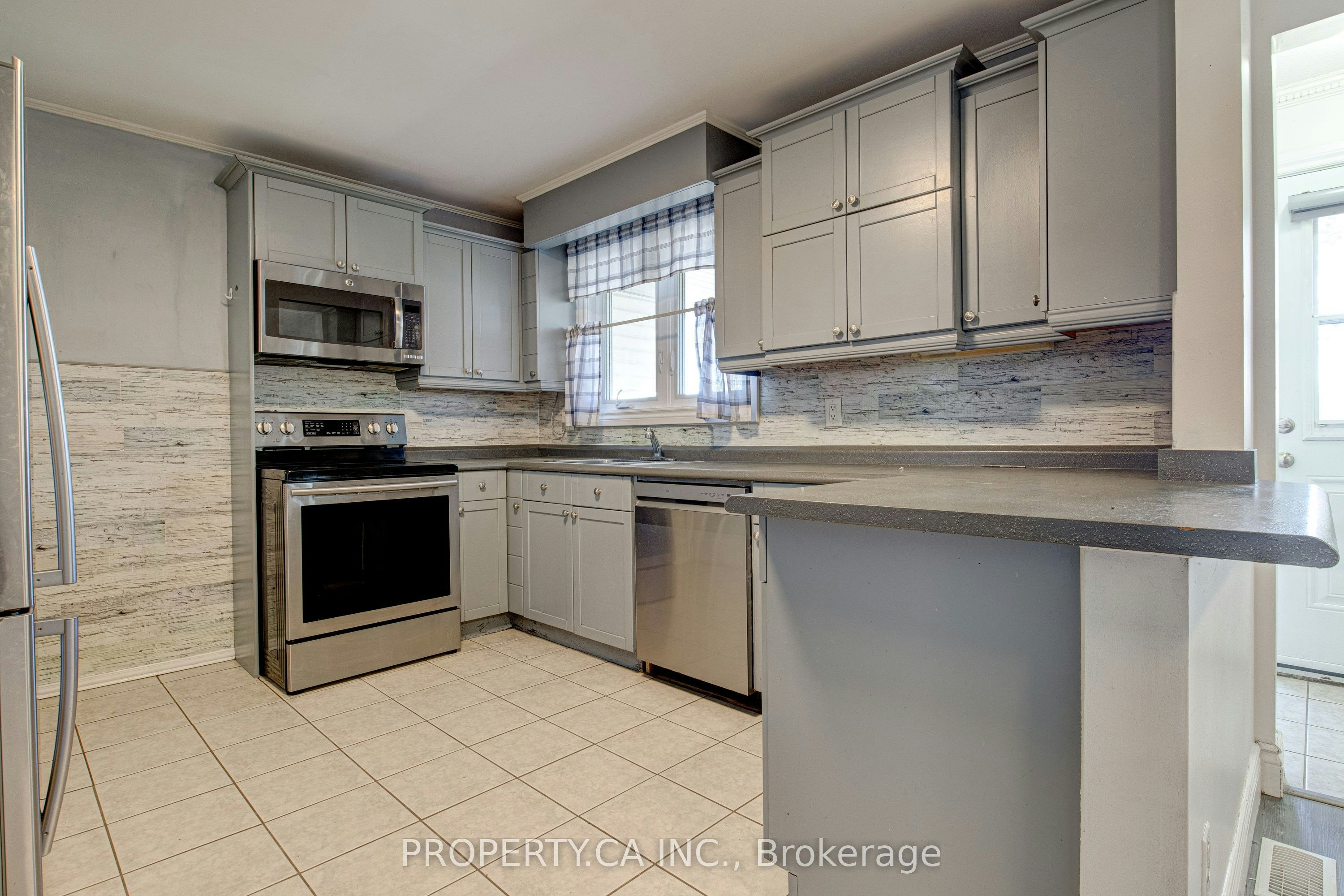 71 Highpark Avenue, Kitchener, ON, N2C 2C3 - 6