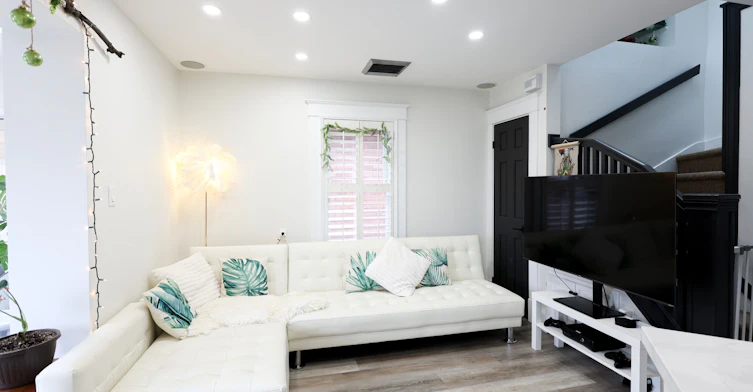 Upper-111 Balsam Avenue S, Hamilton, ON, L8M 3B4 - 3