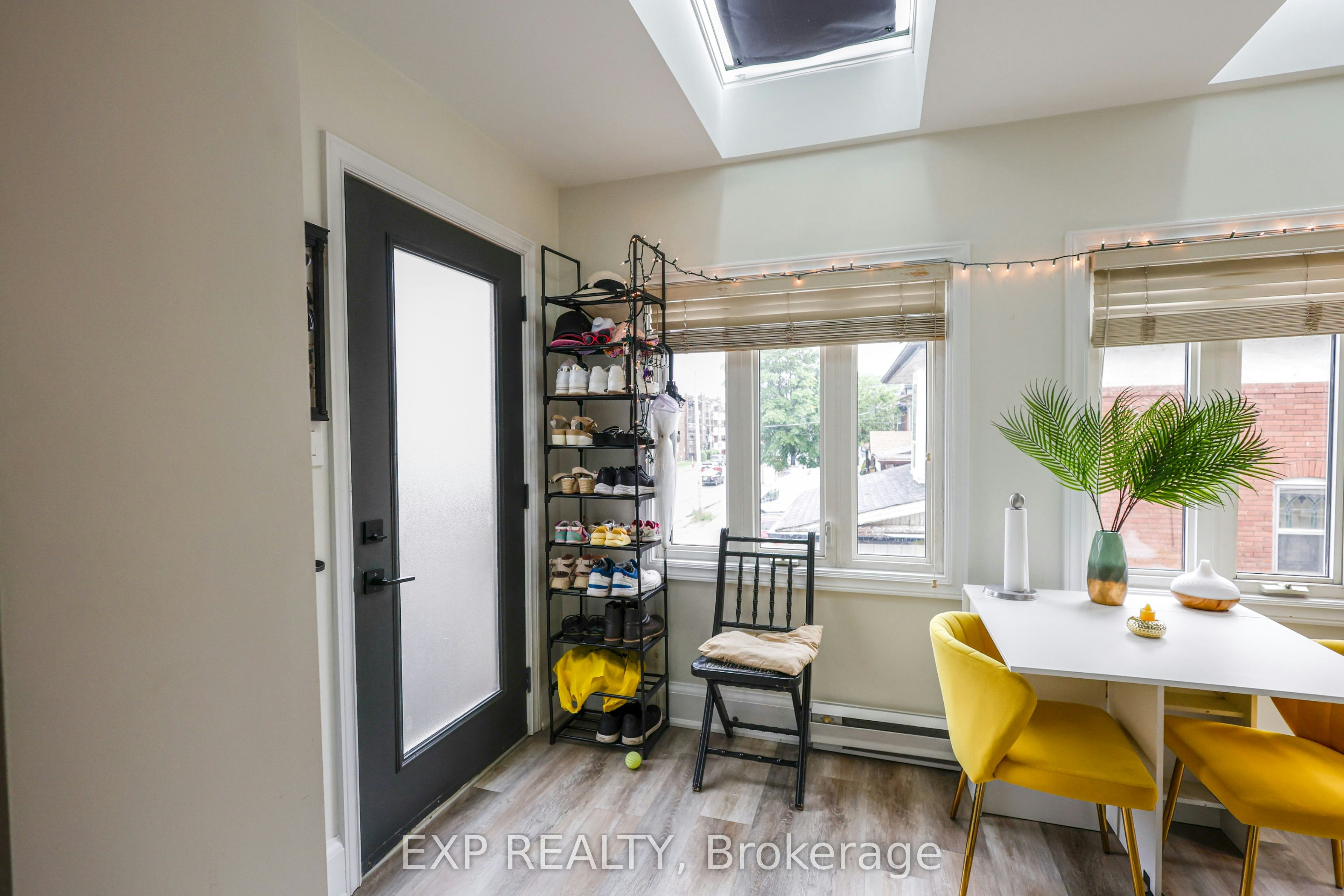 Upper-111 Balsam Avenue S, Hamilton, ON, L8M 3B4