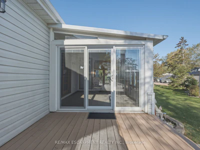 1022 Lakeshore Road - 5