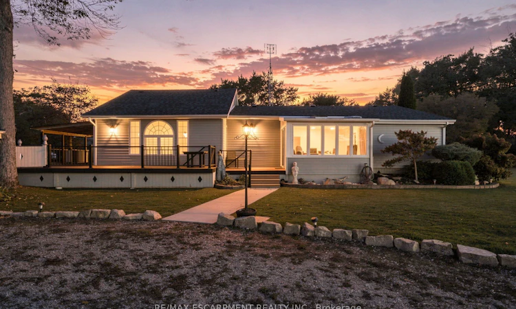 1022 Lakeshore Road