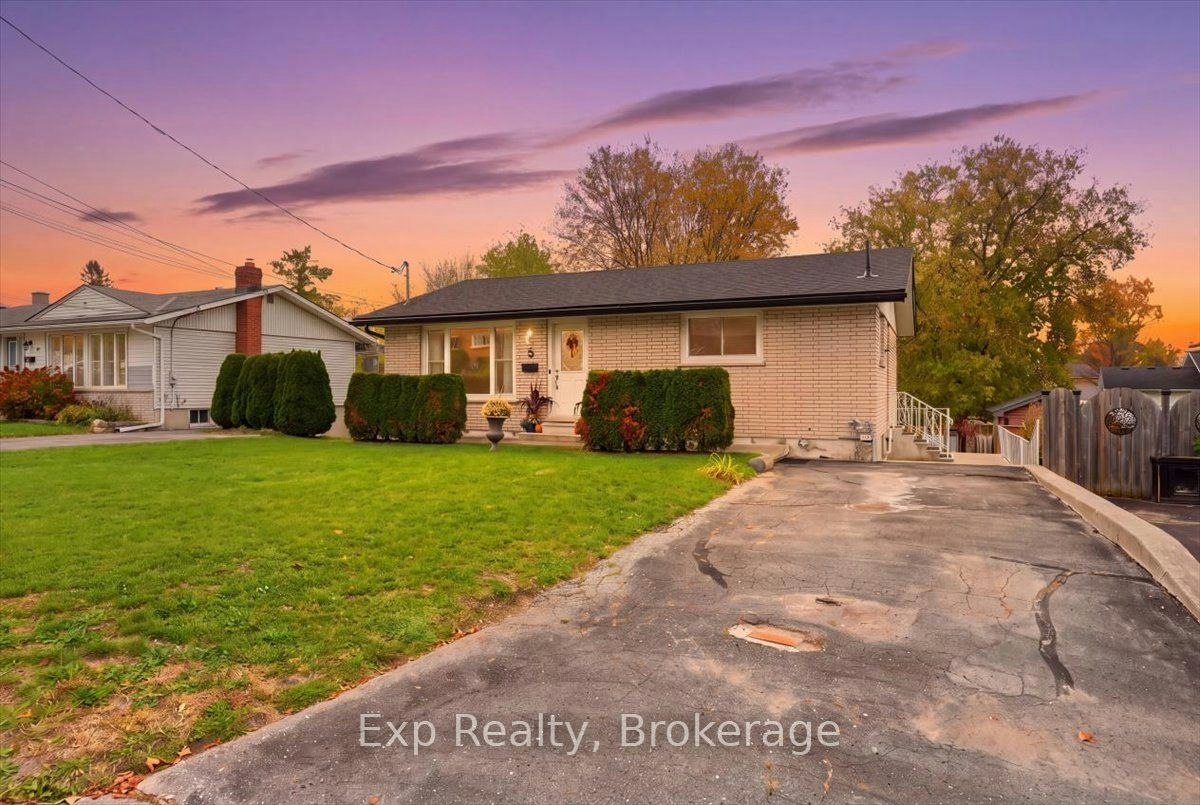 5 Kidd Avenue, Quinte West, ON, K8V 2L6