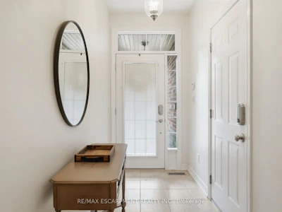 8 Goldenview Court - 3