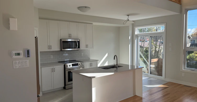 1 Fisher Avenue W, Leeds and the Thousand Islands, ON, K0E 1K0 - 4