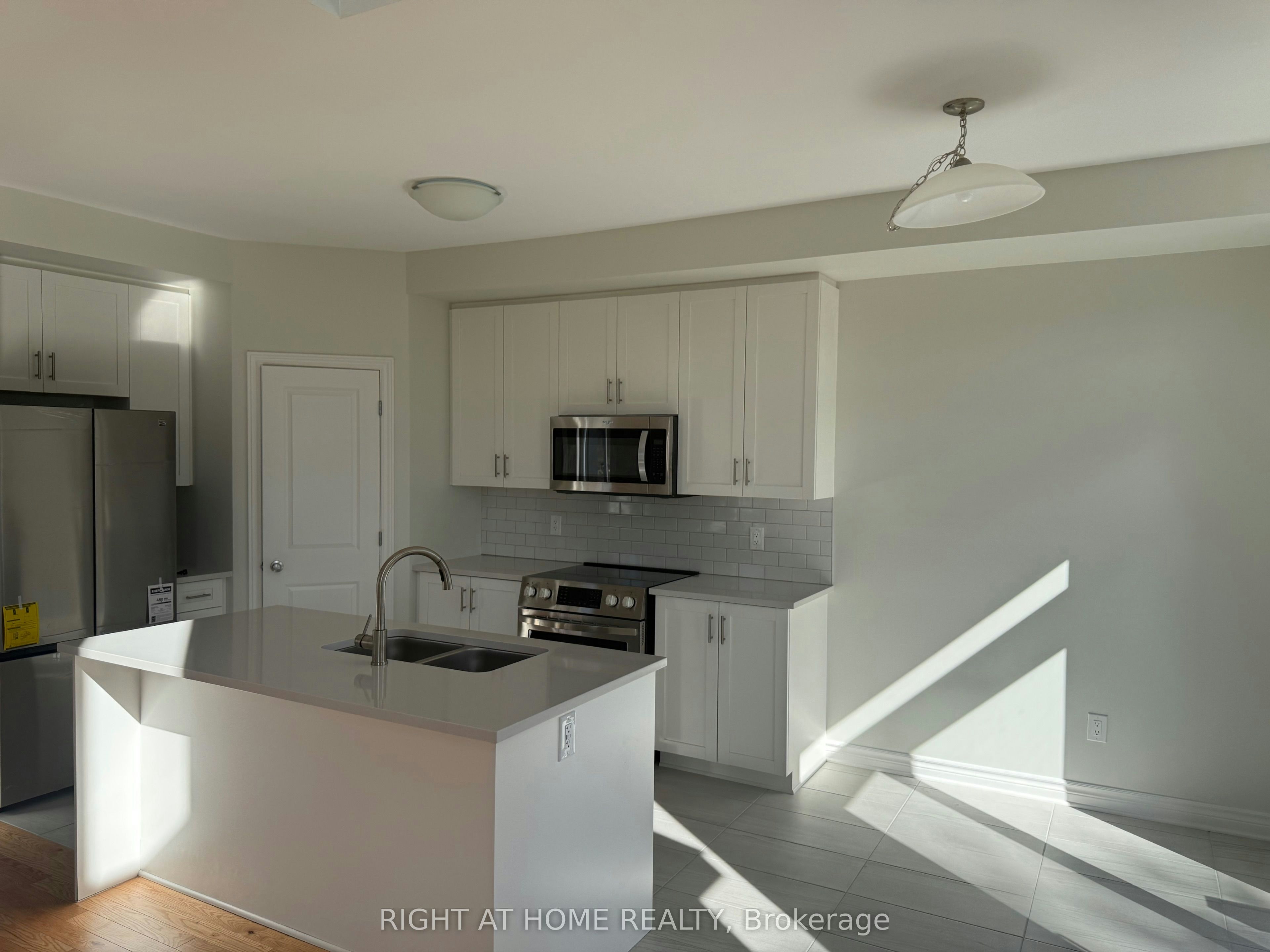 1 Fisher Avenue W, Leeds and the Thousand Islands, ON, K0E 1K0 - 5
