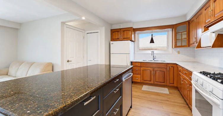 Main-517 Mohawk Road W, Hamilton, ON, L9C 1X3 - 11