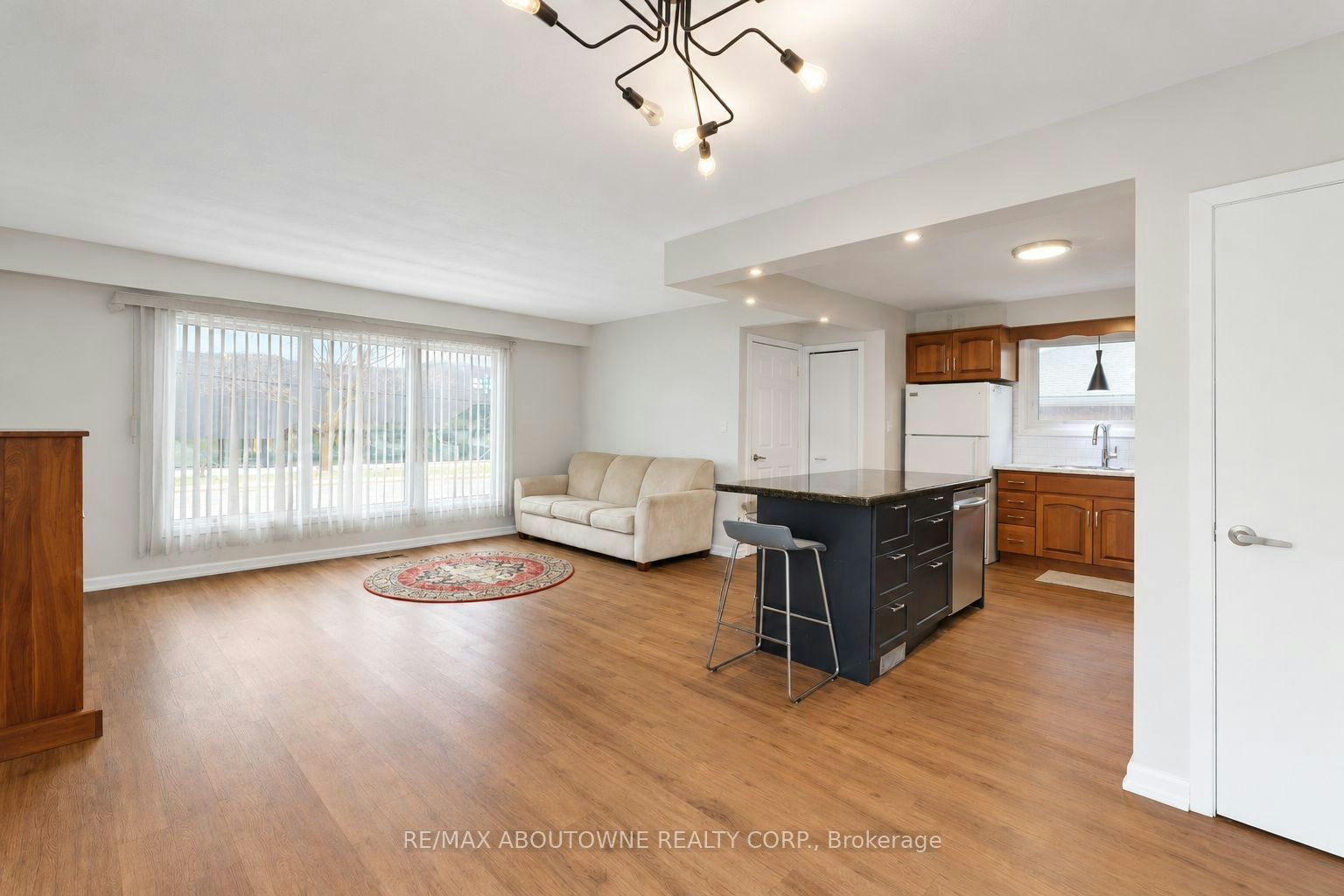 Main-517 Mohawk Road W, Hamilton, ON, L9C 1X3 - 6