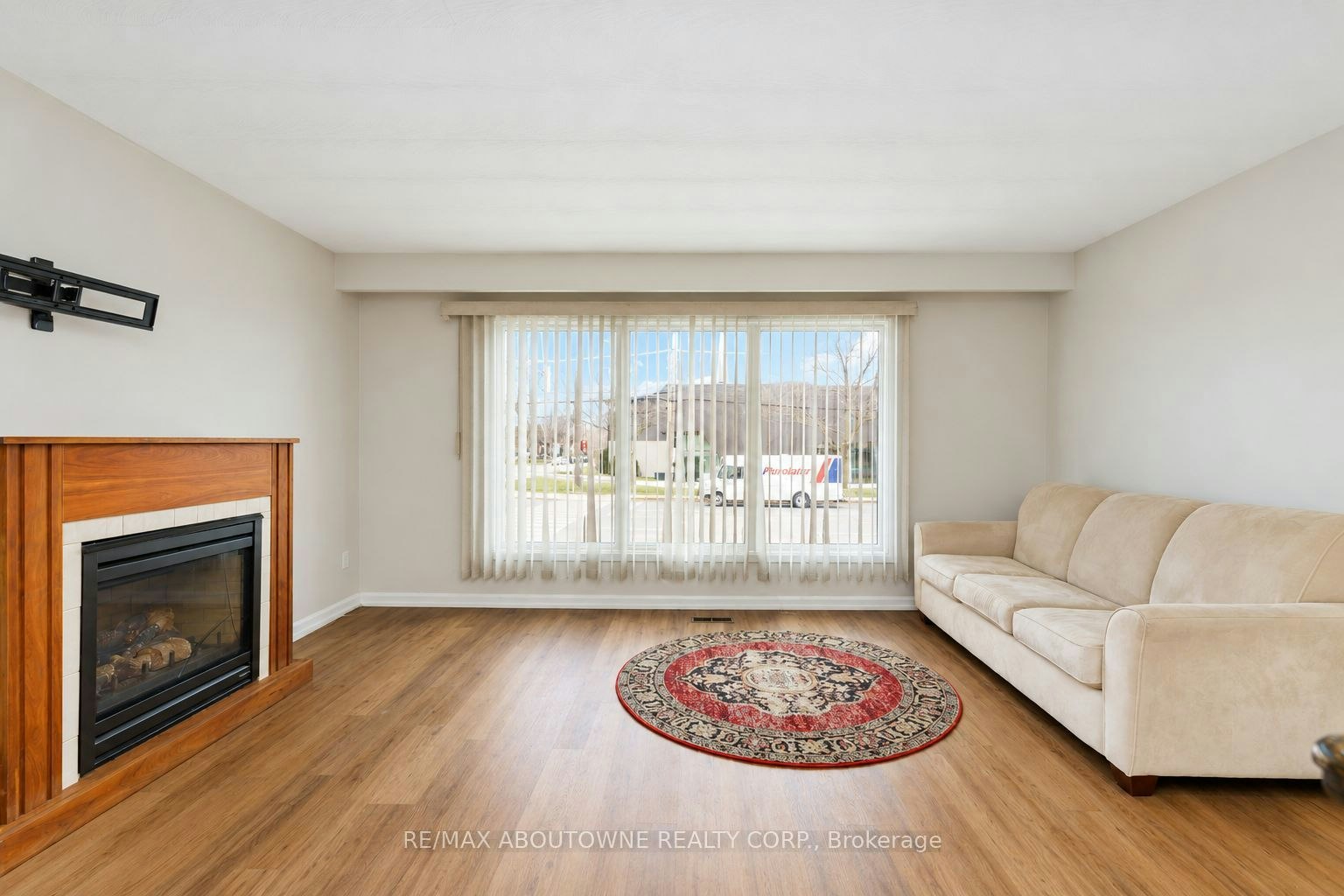 Main-517 Mohawk Road W, Hamilton, ON, L9C 1X3 - 8
