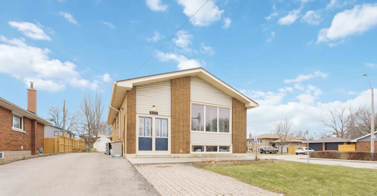 Main-517 Mohawk Road W, Hamilton, ON, L9C 1X3 - 3