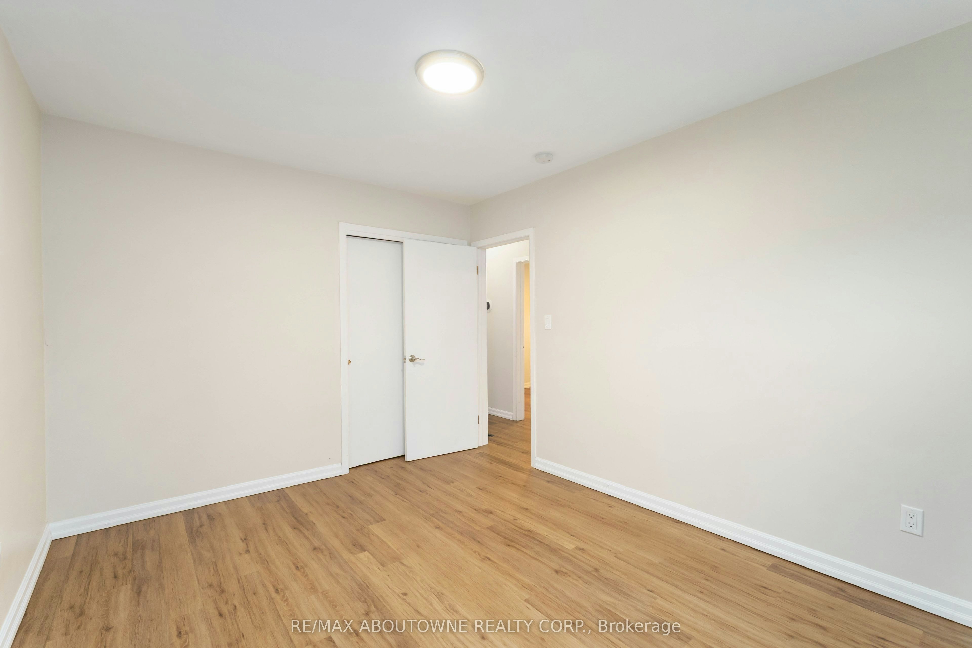 Main-517 Mohawk Road W, Hamilton, ON, L9C 1X3 - 15