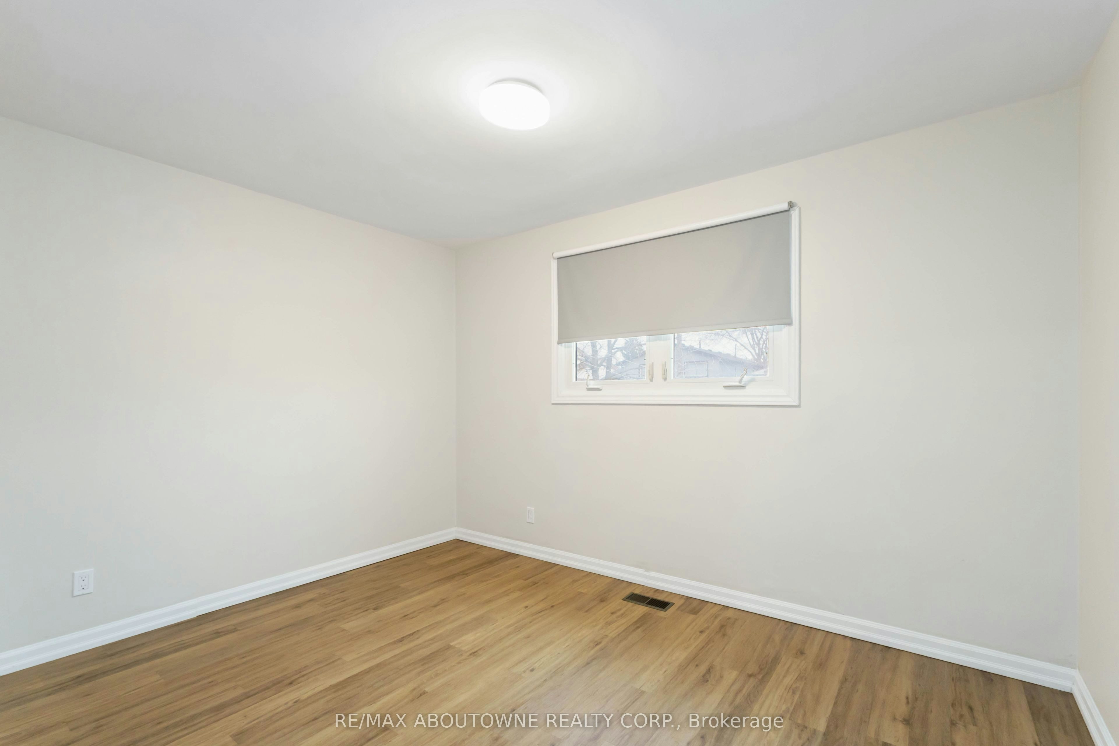 Main-517 Mohawk Road W, Hamilton, ON, L9C 1X3 - 16