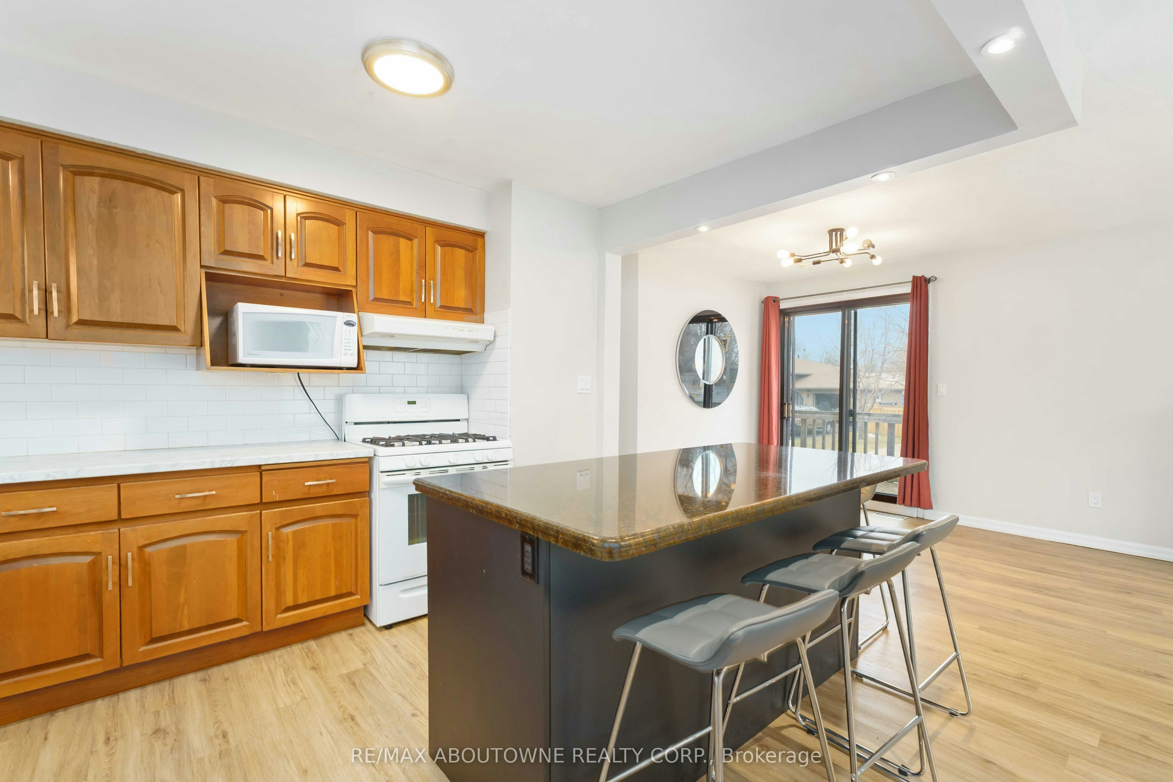 Main-517 Mohawk Road W, Hamilton, ON, L9C 1X3 - 12