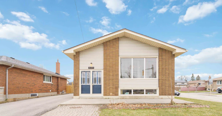 Main-517 Mohawk Road W, Hamilton, ON, L9C 1X3