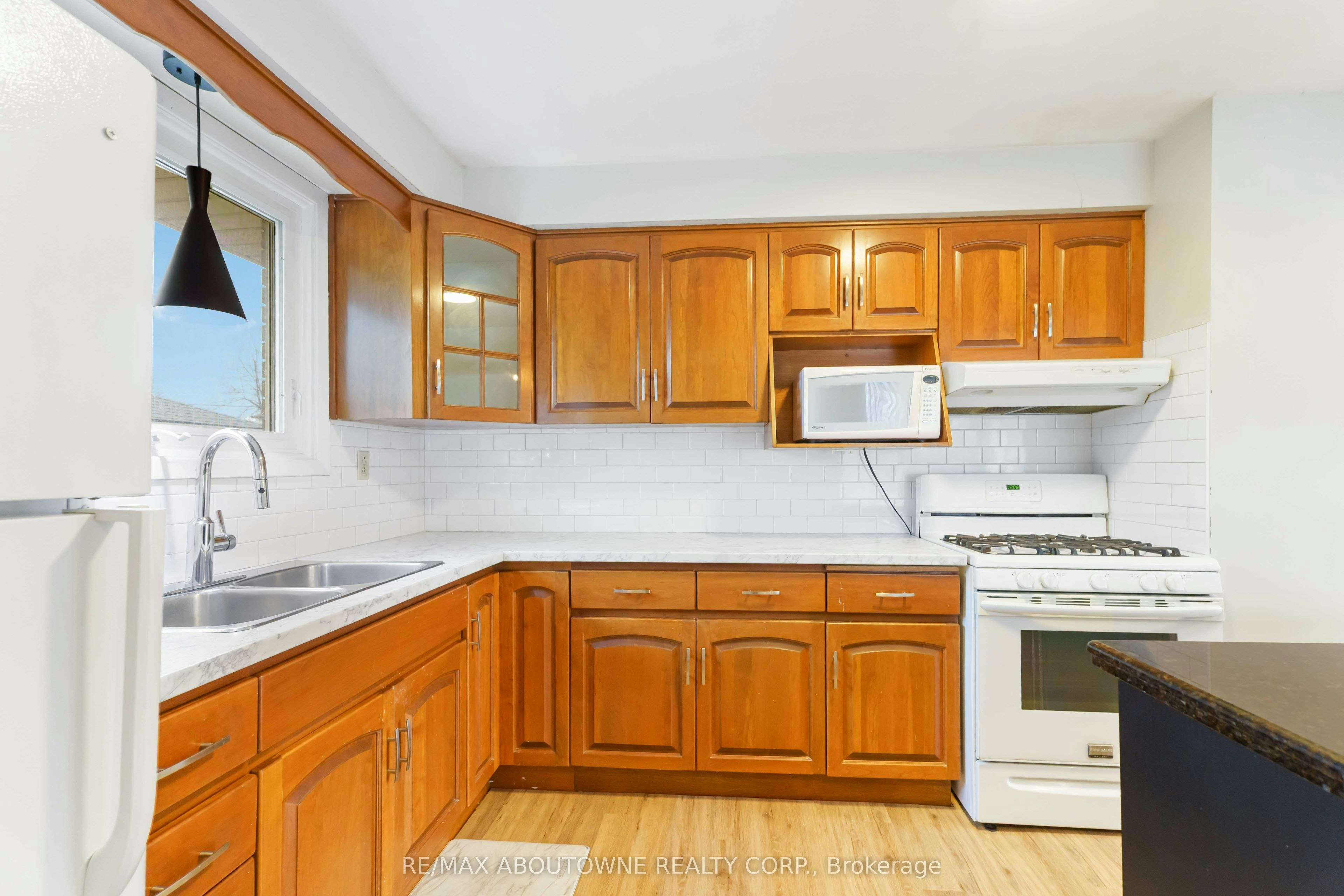 Main-517 Mohawk Road W, Hamilton, ON, L9C 1X3 - 13