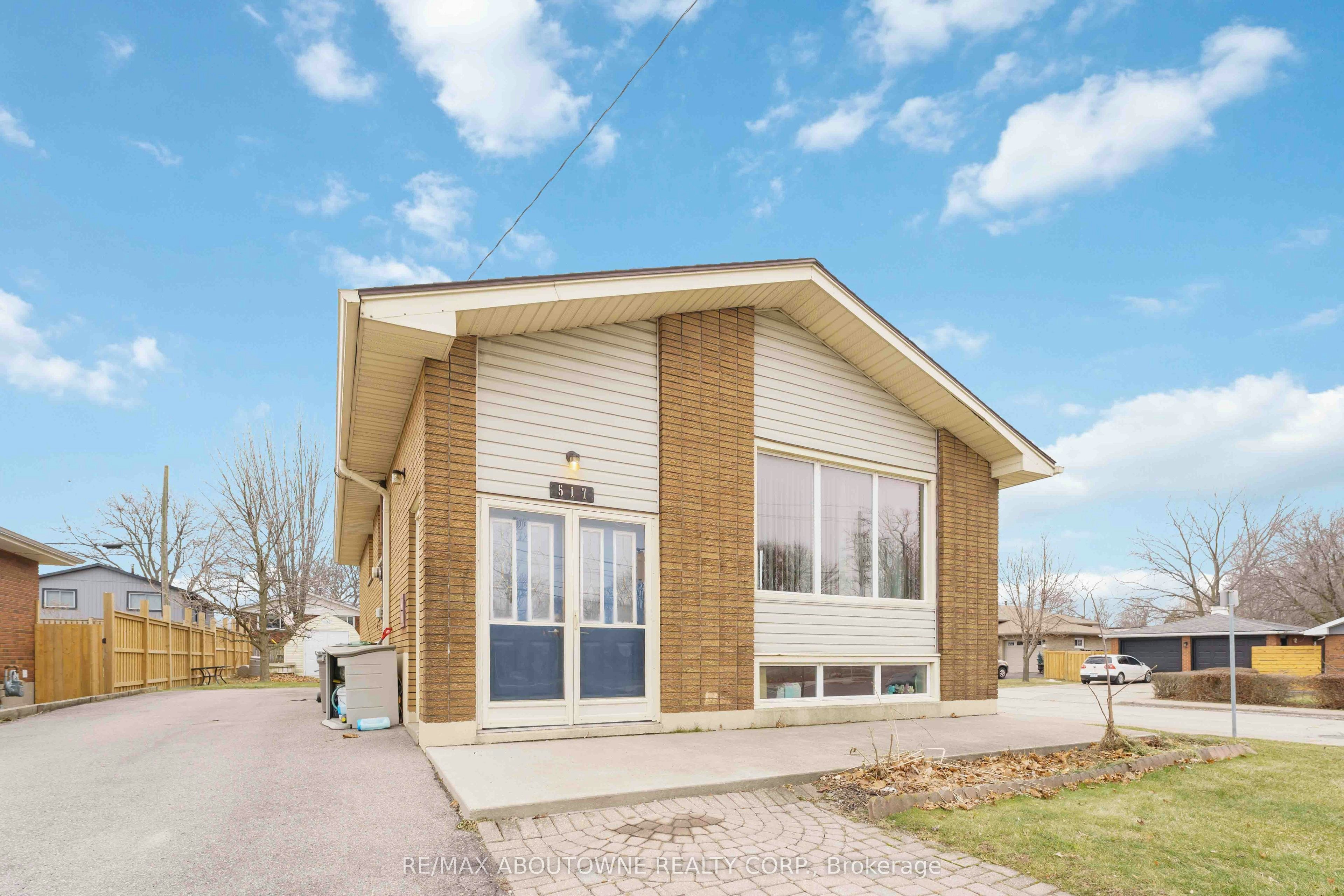Main-517 Mohawk Road W, Hamilton, ON, L9C 1X3 - 2