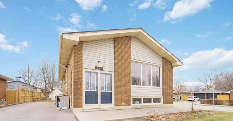 Main-517 Mohawk Road W, Hamilton, ON, L9C 1X3 - 2