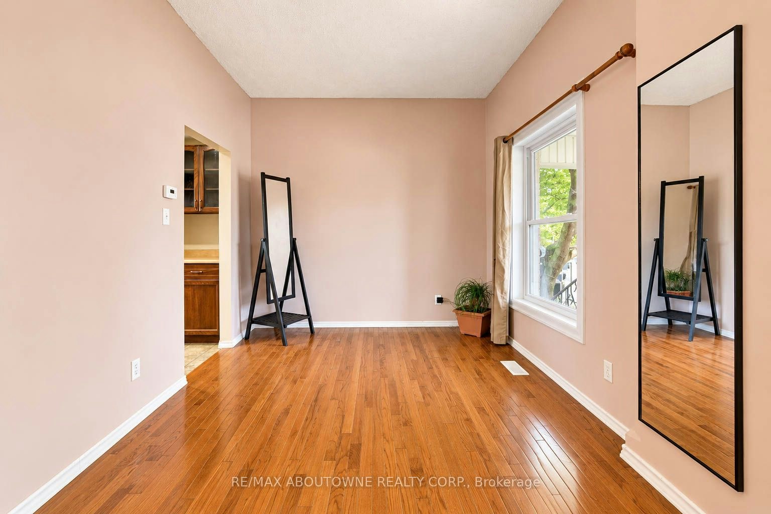 81 Glendale Avenue N, Hamilton, ON, L8L 7J6 - 6