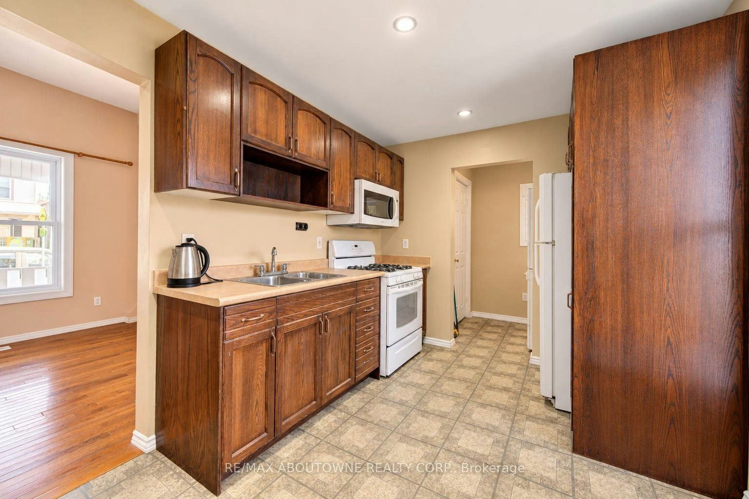 81 Glendale Avenue N, Hamilton, ON, L8L 7J6 - 9