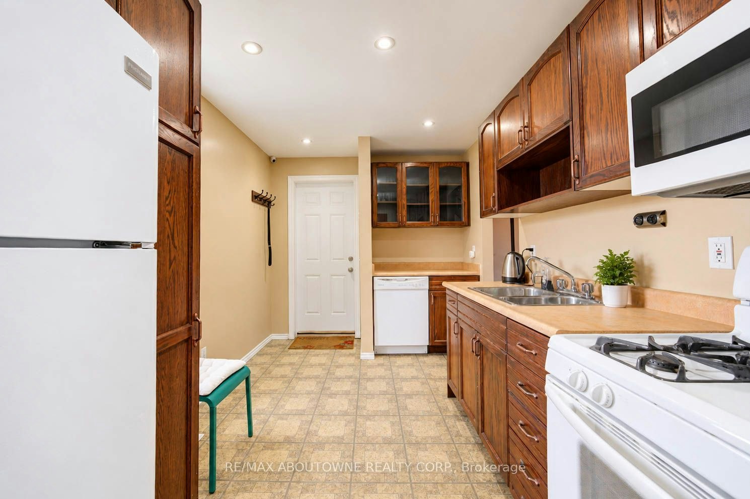 81 Glendale Avenue N, Hamilton, ON, L8L 7J6 - 11