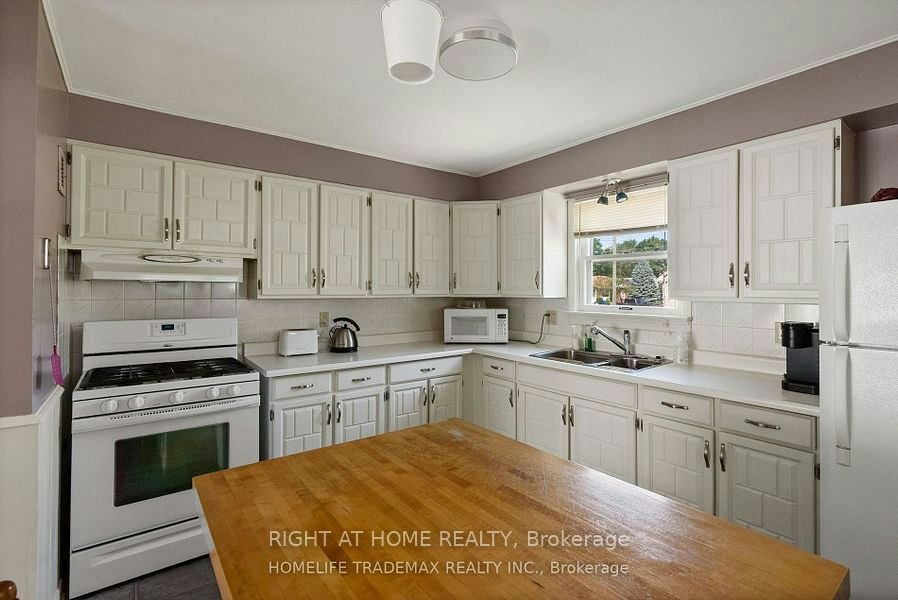 207-209 (MAIN HOUSE) Inshes Avenue, Chatham-Kent, ON, N7M 2Z5 - 2