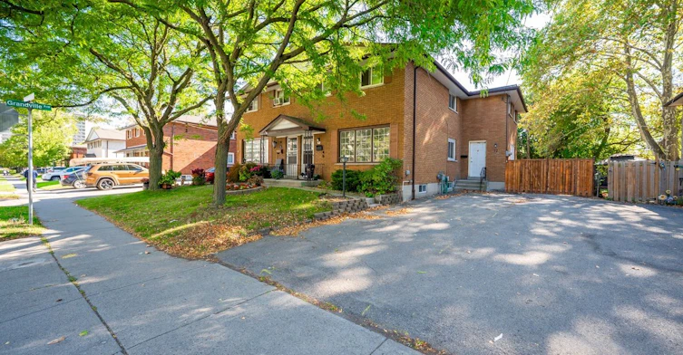 72 Delawana Drive, Hamilton, ON, L8E 1G4