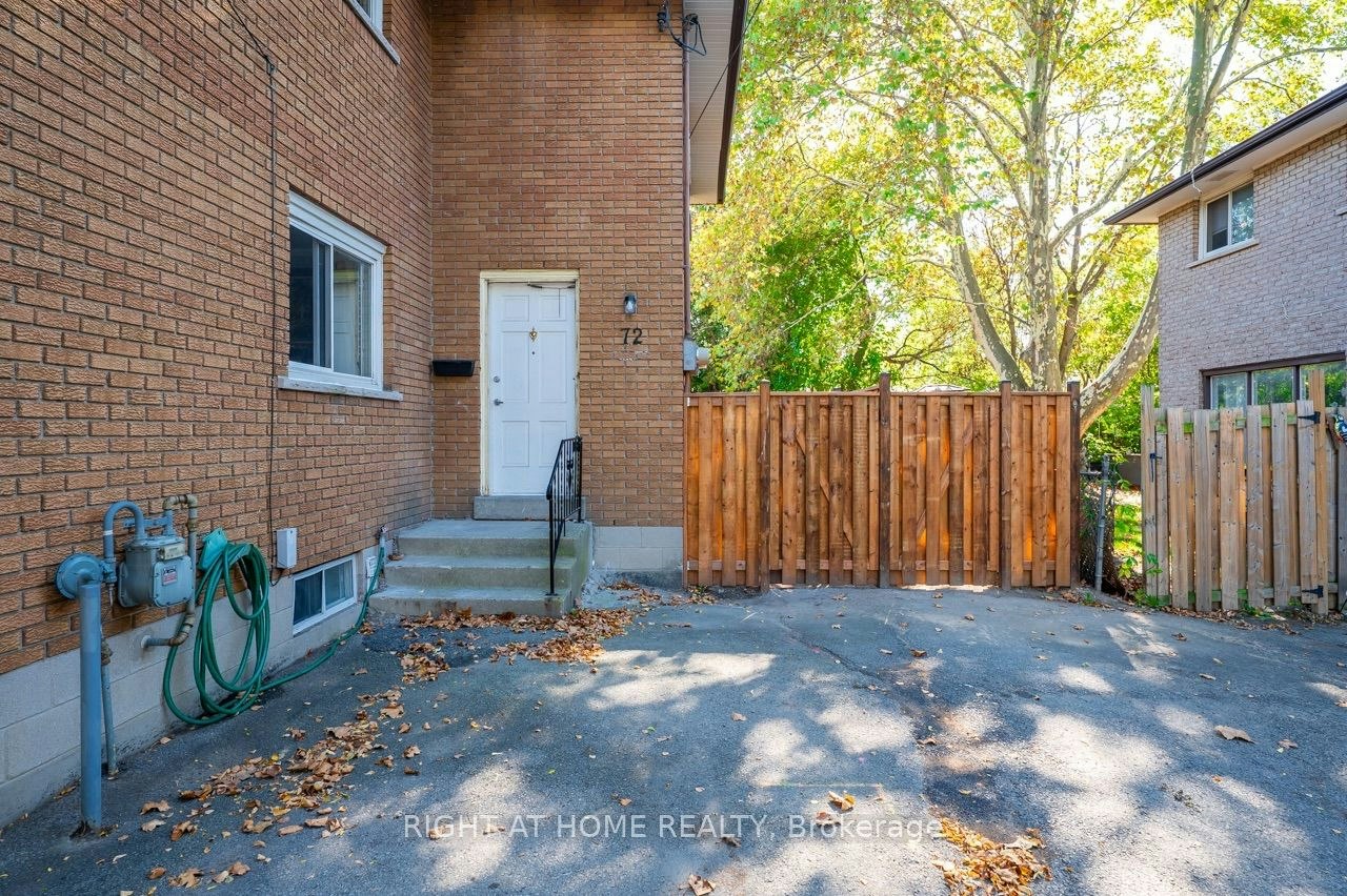 72 Delawana Drive, Hamilton, ON, L8E 1G4 - 2
