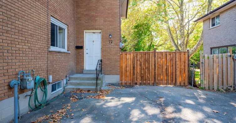 72 Delawana Drive, Hamilton, ON, L8E 1G4 - 2