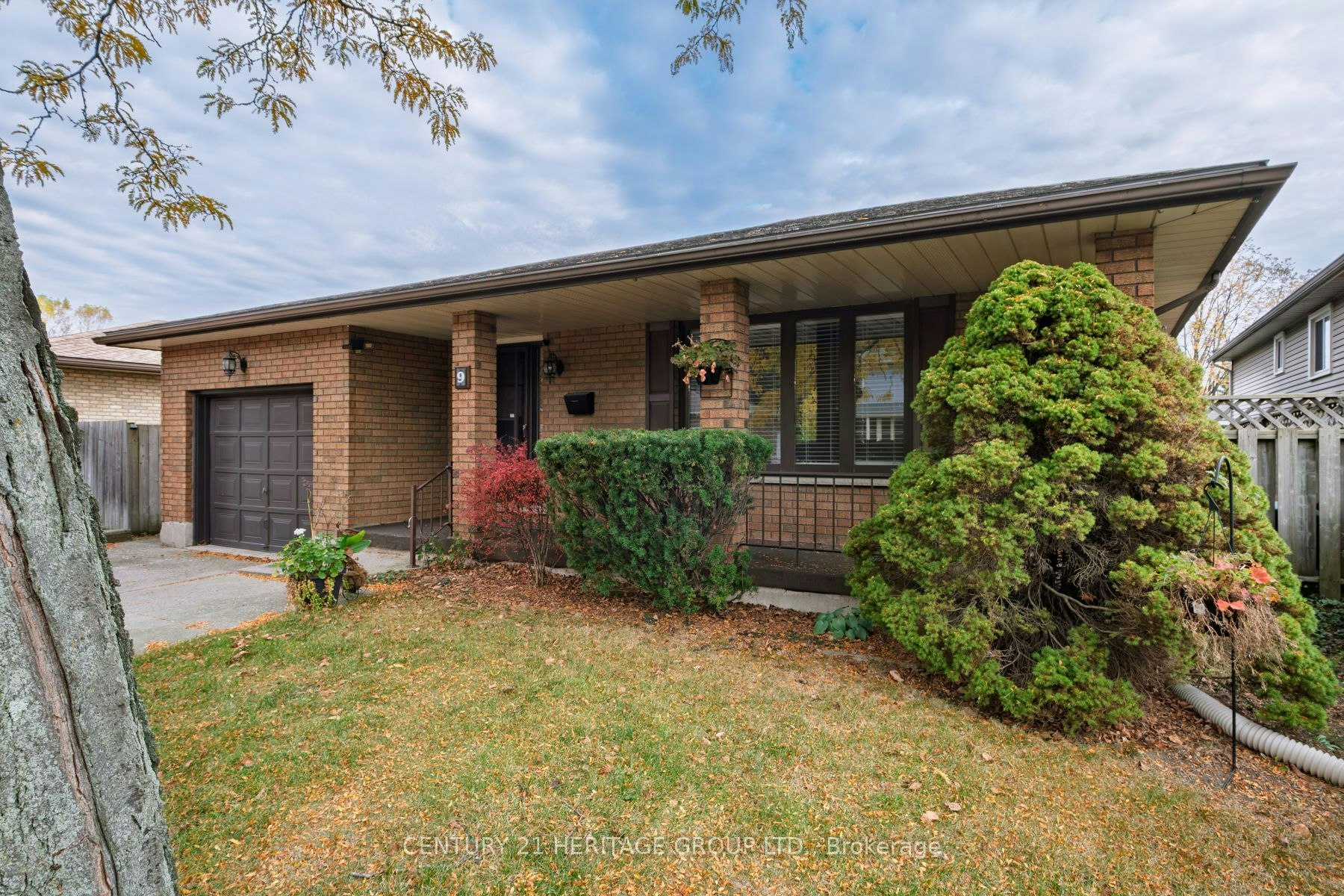 9 Lilac Court, Brantford, ON, N3R 7N3