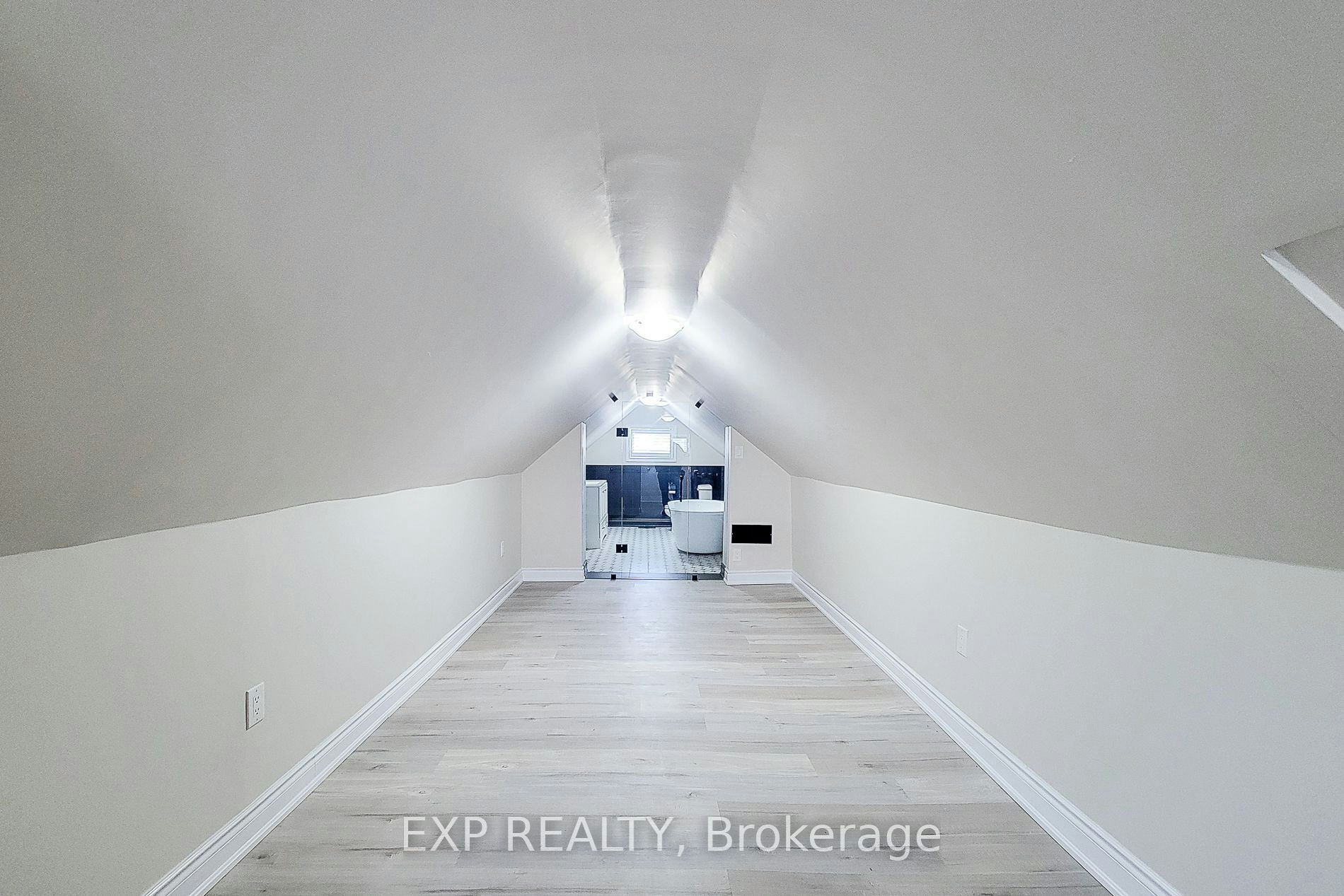 303 Deere Street, Welland, ON, L3B 2L9 - 21