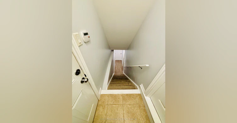 Lower-229 Springvalley Crescent, Hamilton, ON, L9C 0B3 - 3