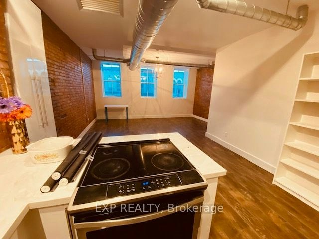 165 St. Paul Street, St. Catharines, ON, L2R 3M5 - 4