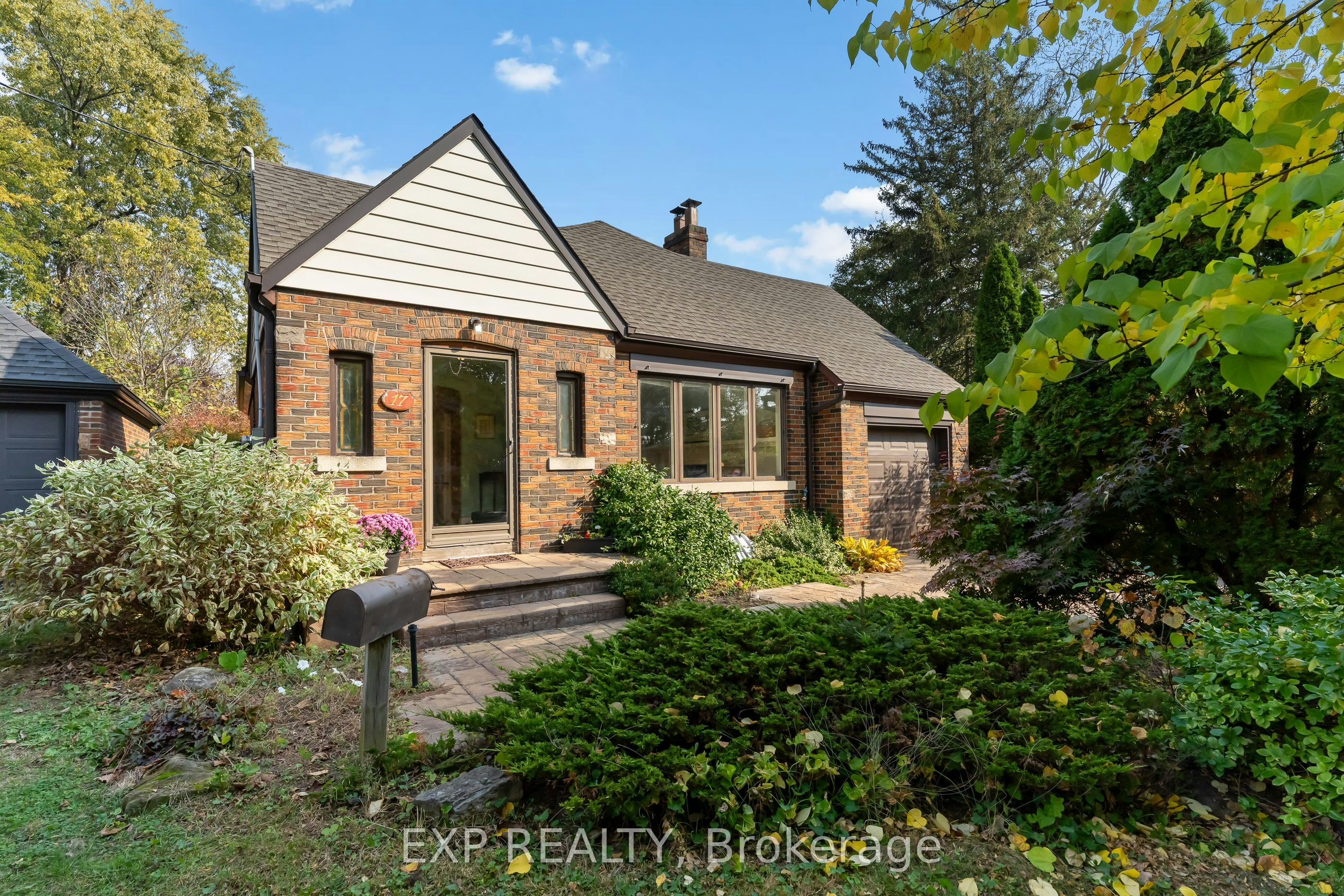 17 Queen Mary Drive, St. Catharines, ON, L2R 2J3