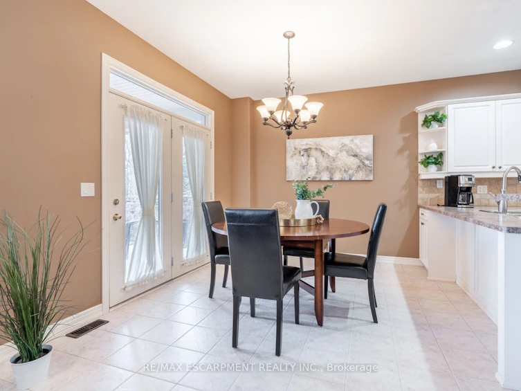 5 Maryheather Crescent, Hamilton, ON, L8B 0Z6 - 12