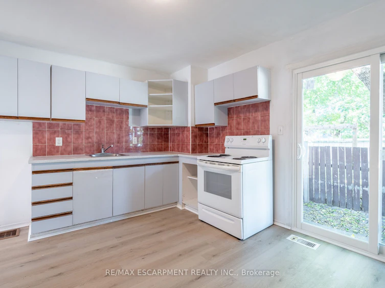 213 Caroline Street N, Hamilton, ON, L8R 2S2 - 8