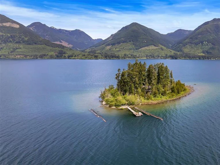 7 Cowichan Lake Island, Lake Cowichan, BC, V0R 2G0