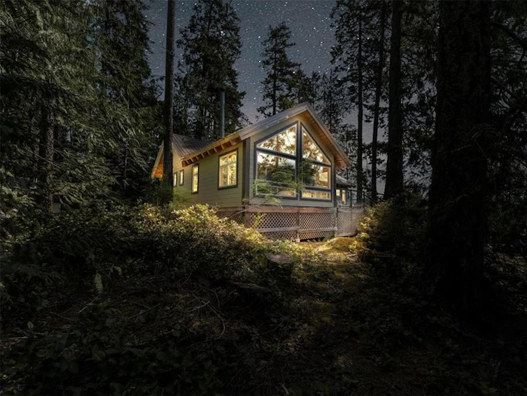 7 Cowichan Lake Island, Lake Cowichan, BC, V0R 2G0 - 2