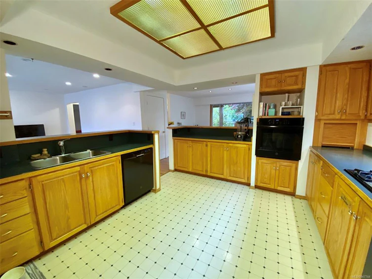 450 Neill Street, Tofino, BC, V0R 2Z0 - 9