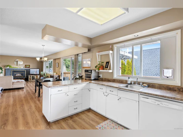 271 W Stanford Avenue, Parksville, BC, V9P 1L7 - 17