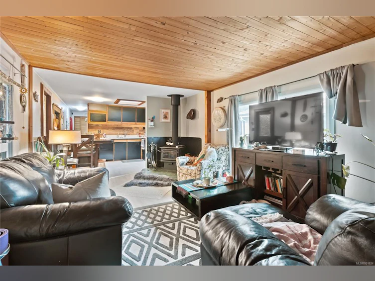 422 Humpback Place, Ucluelet, BC, V0R 3A0 - 15