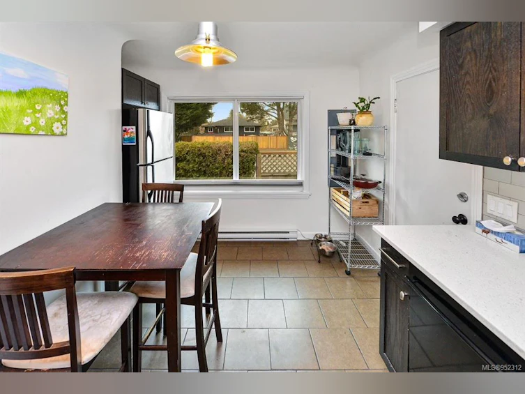 1700 Albert Avenue, Victoria, BC, V8R 1Z1